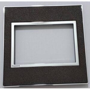 Mặt viền vuông 3 mô-đun, da nâu – 576183 Legrand