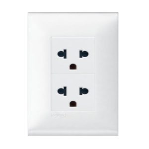 Ổ cắm đôi ba chấu Legrand Rivia – 654326 Legrand