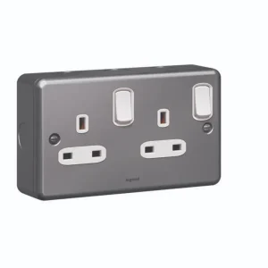 Double Pole Socket outlet Synergy – 2 Gang Switched – 13A 250V – 733870 Legrand